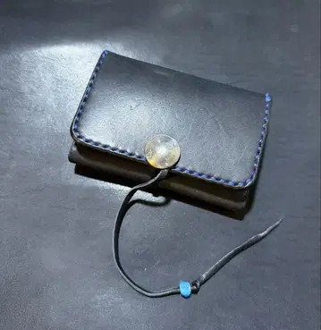 블루 스티치의 컴팩트 지갑 새들 레더 고로즈 지갑 핸드메이드