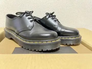Dr. Martens 블랙 가죽 통굽 신발