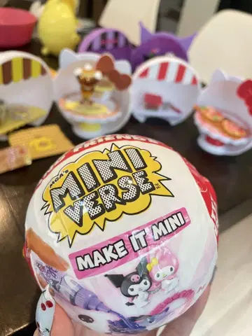 MGA'S MINIVERSE HELLO KITTY AND FRIEND S