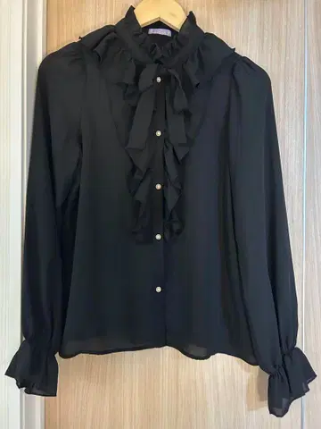 axes femme kawaii 블라우스 블랙