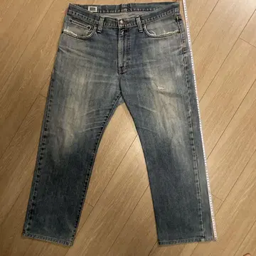 데미지 가공 블루 스트레이트 데님 팬츠