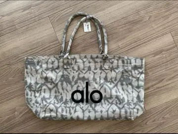 택 포함 미사용 새상품 alo 카모 패턴 토트백
