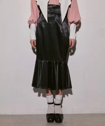 Wego Romansual 절개 새틴 머메이드 스커트