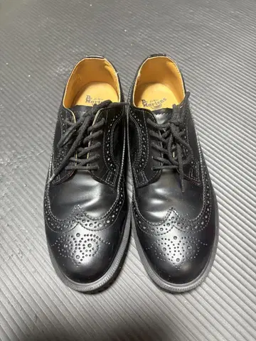 닥터 마틴 윙팁 가죽 신발 사이즈 25.5cm