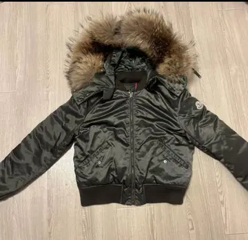 MONCLER 다크 그린 다운 자켓