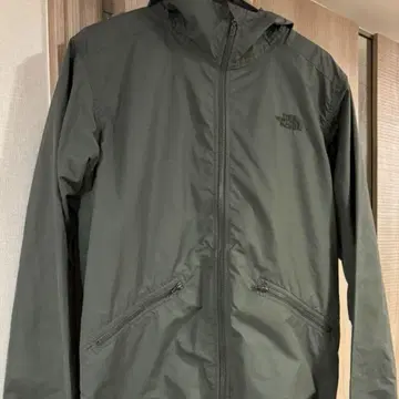 The North Face 후드 부착 자켓 올리브 그린