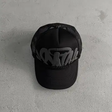 SYNA WORLD 블랙 그래피티 로고 캡
