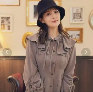 Swingle 탈착식 옷깃 포함 베이지 원피스