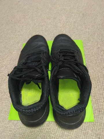 언더아머 가죽 신발