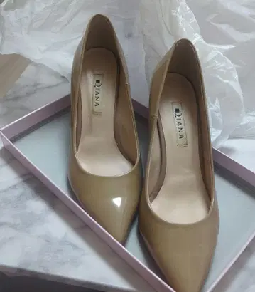 [새상품급] DIANA 펌프스 힐 [24cm] 베이지
