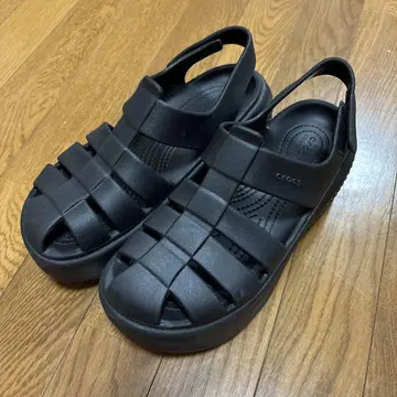 Crocs 피셔맨 샌들 블랙