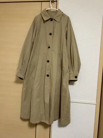 베이지 버튼 롱 코트