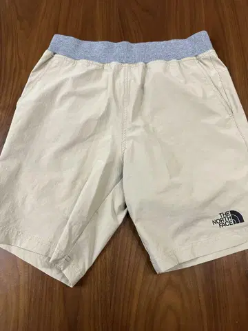 THE NORTH FACE 베이지 숏팬츠