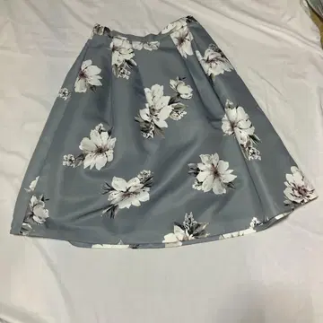 플라워 프린트 플레어 스커트 그레이