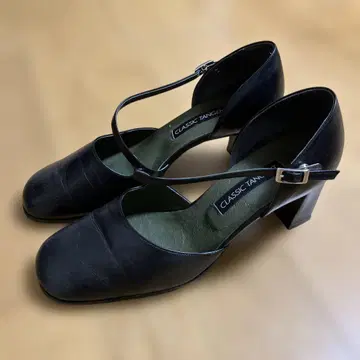 CLASSIC TANGENT 블랙 하이힐