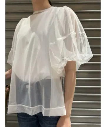 튤 레이어드 퍼프 슬리브 상의