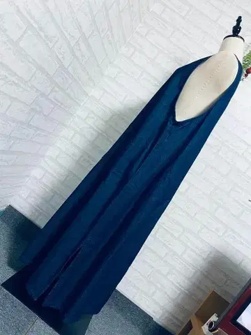 깔끔한 브이넥 양쪽 밑단 슬릿 & 앞뒤 포켓 원피스 [4L]