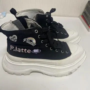 P.latte 블랙 하이컷 스니커즈