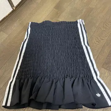adidas 블랙 프릴 미니 스커트 M