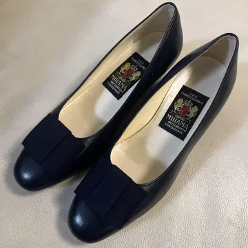 MIHAMA 네이비 펌프스 23cm 수험용 팝니다