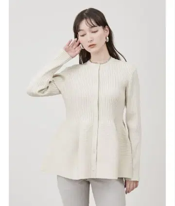 미라 오웬 쉘 조단추 페플럼 디자인 리브 니트 가디건