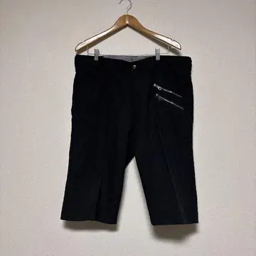 블랙 숏팬츠 지퍼 포켓 부착