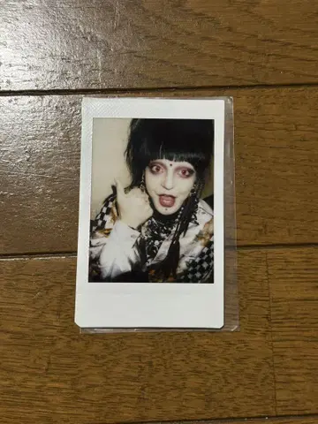 어둠 속으로 이끄는 칠흑의 천사들 코야나기 폴라로이드