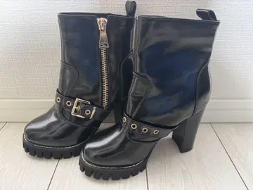 따뜻한 퍼(fur) 포함 블랙 통굽 부츠 23cm