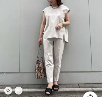 Liesse 쉘터링 슬리브리스 풀오버