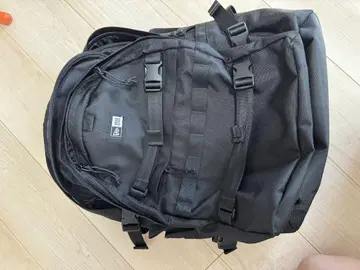 뉴에라 커리어 팩 35L 블랙