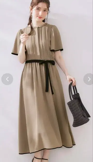 쿠튀르 브로치 베이지 배색 원피스 월드
