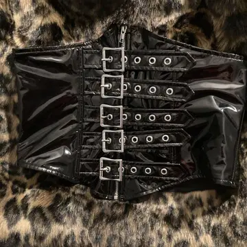 LIPSERVICE 버클 코르셋 에나멜 PVC