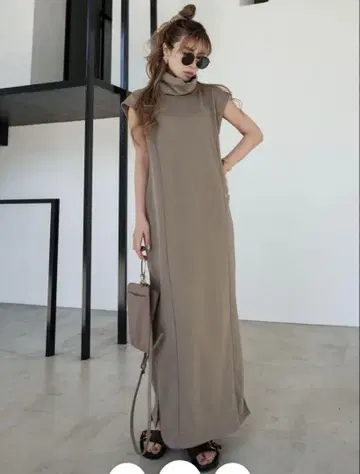 오프 터틀 맨투맨 원피스 모카