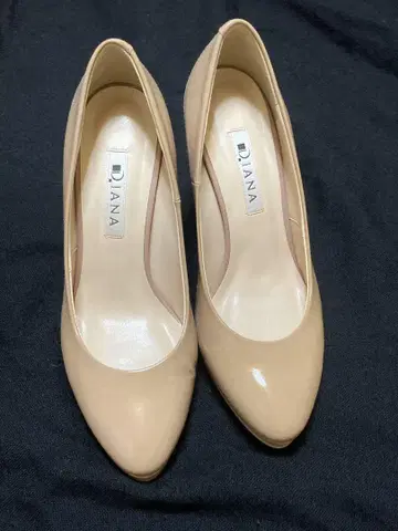 DIANA 베이지 스틸레토 하이힐