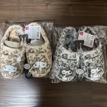 산리오 룸슈즈 헬로키티 쿠로미 레오파드 무늬
