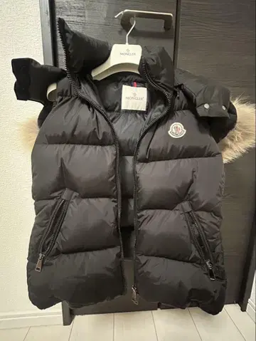 Moncler 블랙 다운 베스트 퍼 포함