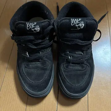 VANS 하프캡 블랙 스니커즈