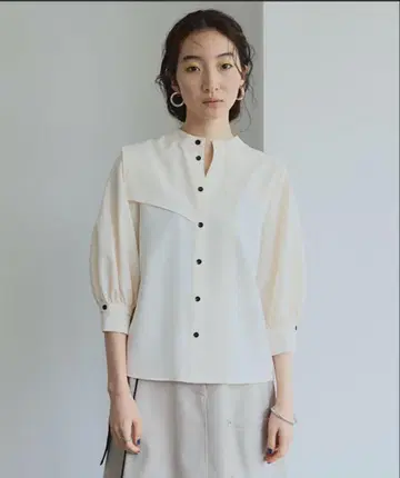 유나이티드 도쿄 7부 소매 블라우스 아이보리
