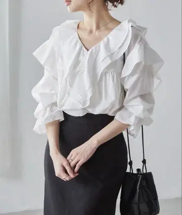 택 포함 새상품 RANAN 빅 칼라 프릴 블라우스