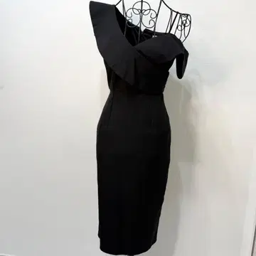 수입 블랙 한쪽 오프숄더 프릴 원피스