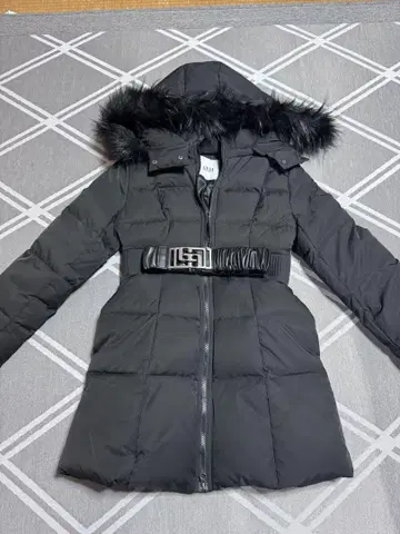 GYDA 블랙 다운 자켓