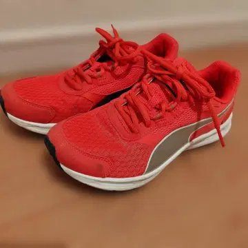 Puma 러닝 스니커즈