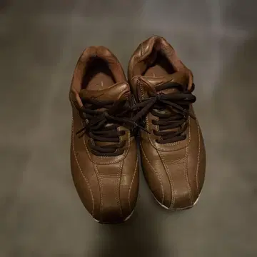 브라운 가죽 신발 지퍼 포함