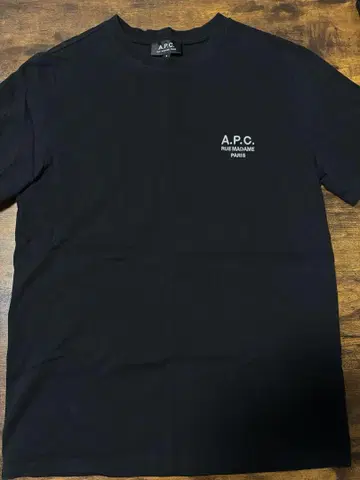 A.P.C. 블랙 T셔츠 S사이즈