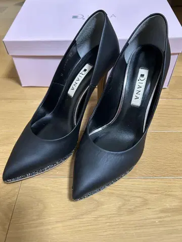 DIANA 펌프스 블랙 매트