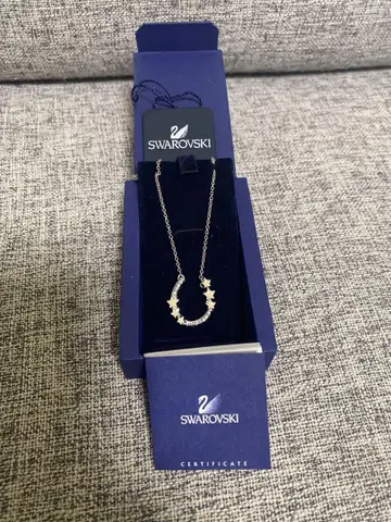 Swarovski 별 모양 참 목걸이