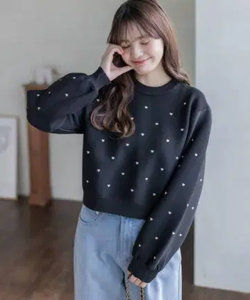 하트 자수 블랙 긴팔 니트