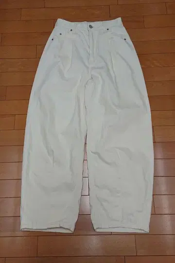 아즐 화이트 데님 팬츠