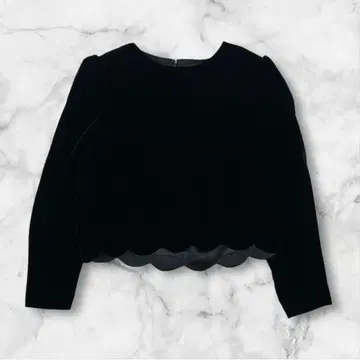 블랙 벨로아 느낌 스캘럽 밑단 긴팔 상의 포멀
