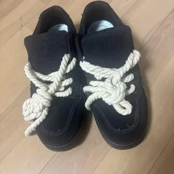 유행!! 캐주얼 블랙 스니커즈